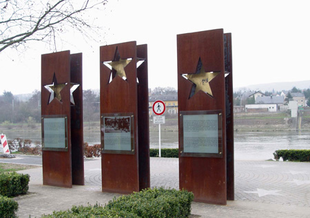 Pamätník pripomínajúci Schengenskú dohodu (Zdroj Wikipedia.org)